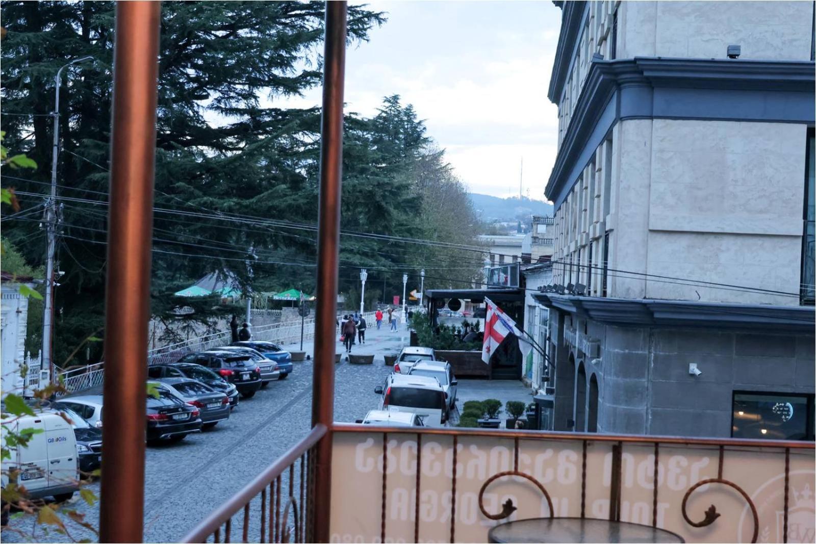Sayulia Kutaisi Luaran gambar